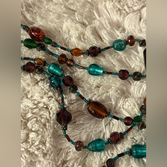 Elegant Multicolor Beaded Necklace - Picture 9 of 16